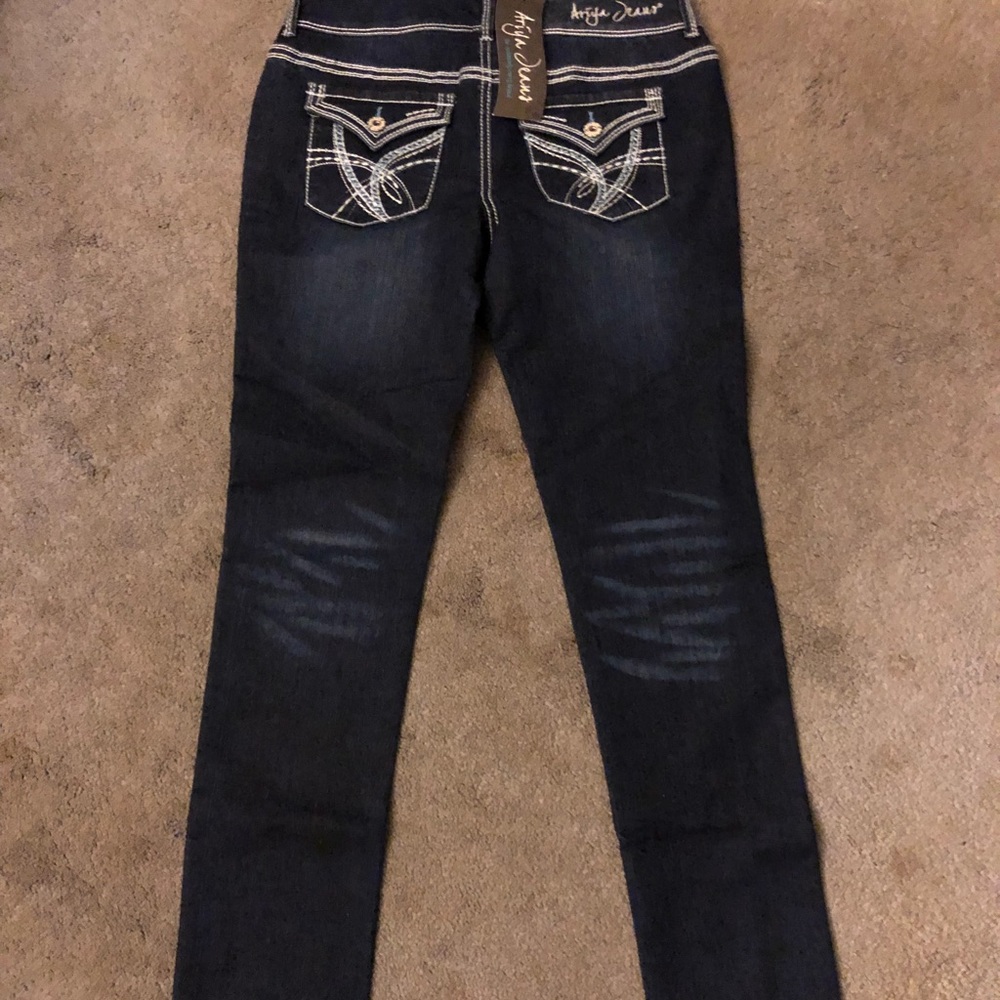 NWT Ariya jeans dark blue curvy skinny 7/8